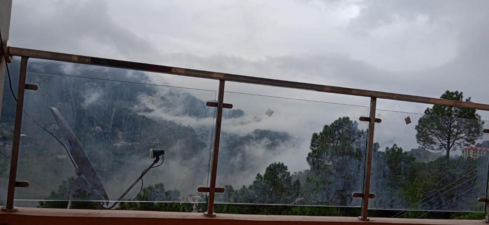 Mystic Forest View Kasauli I Serviced Villa I Best Seller I Vacations I Family Events I Open Air Lawn I Sky Bonfire I Kasauli By Exotic Stays Esterno foto